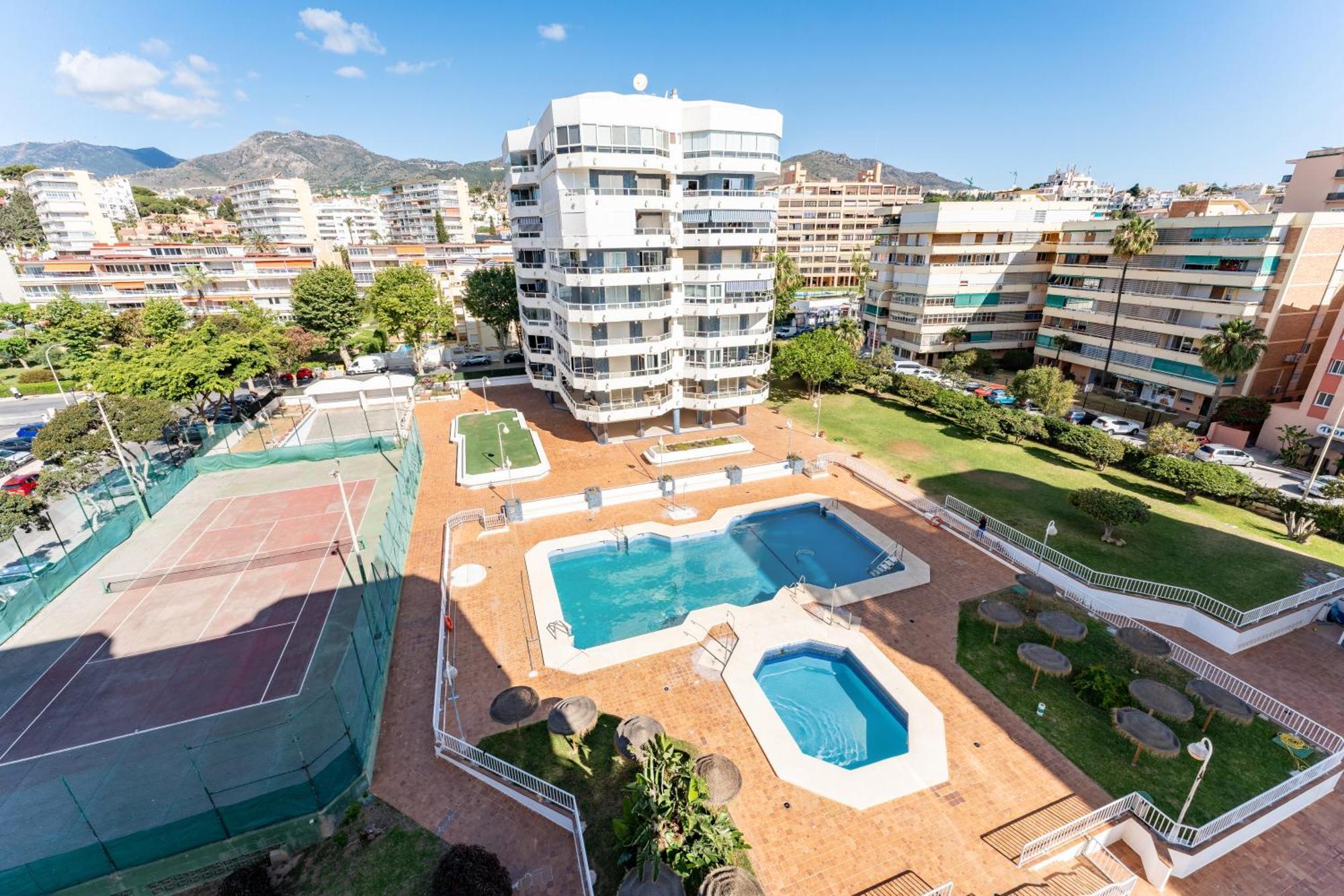 Tropico Carihuela View & Parking Apartment Torremolinos Exterior photo